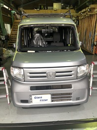 ホンダ　NーVAN　フロントガラス交換です！！