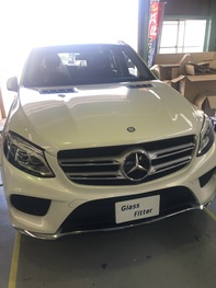 メルセデスベンツ GLE フロントガラス交換です。